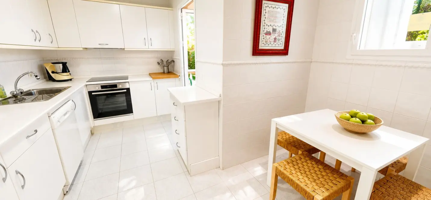 Sale of ground floor apartment in Guadalmina Baja 4