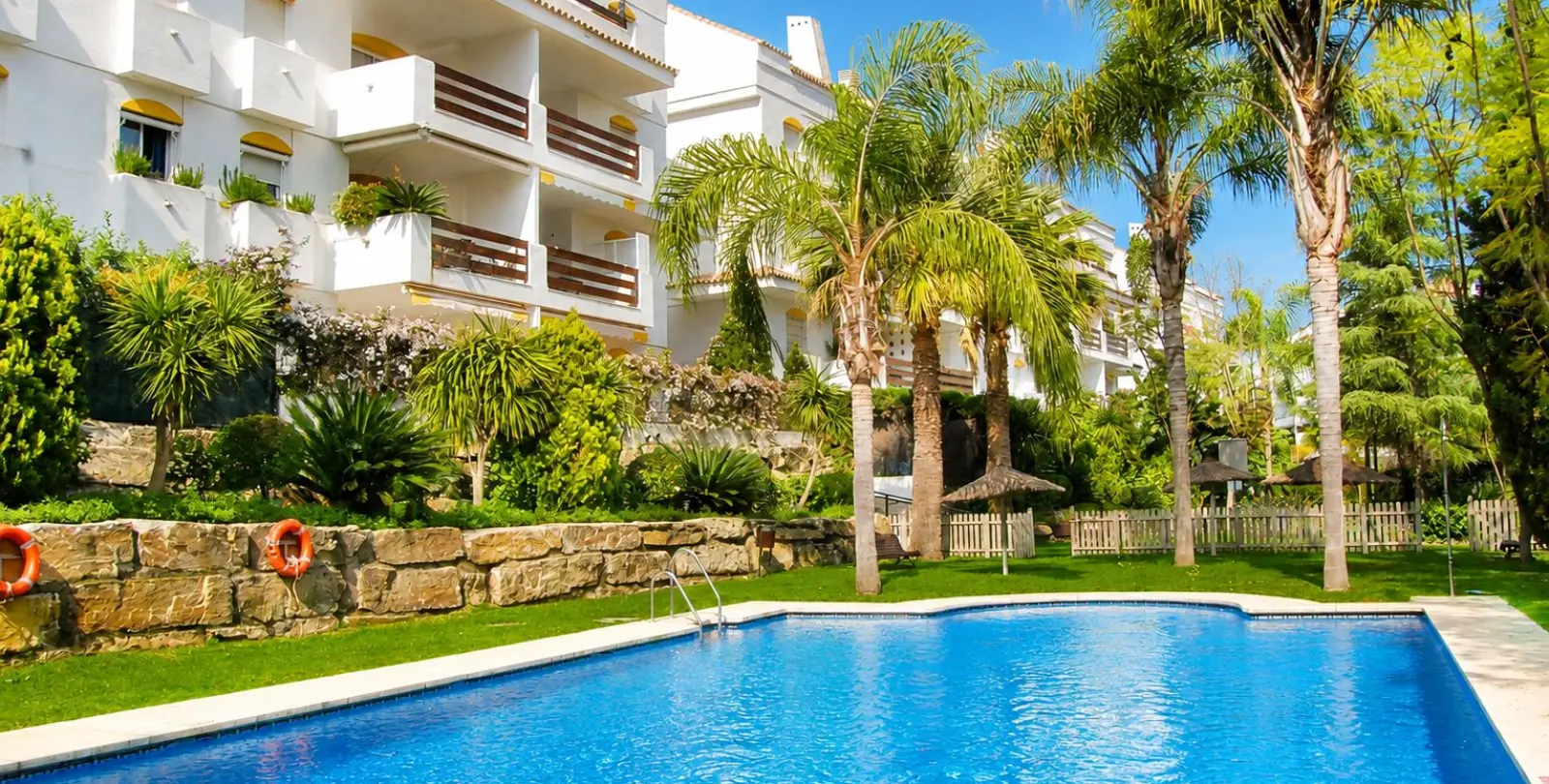 Продажа апартаментов на первом этаже в Guadalmina Baja 20