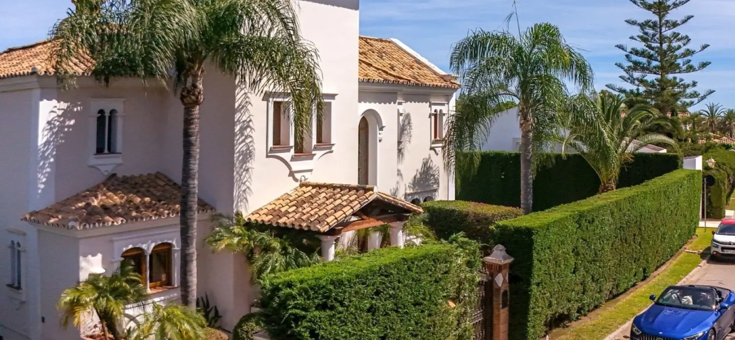 Sale of detached villa in Atalaya 0
