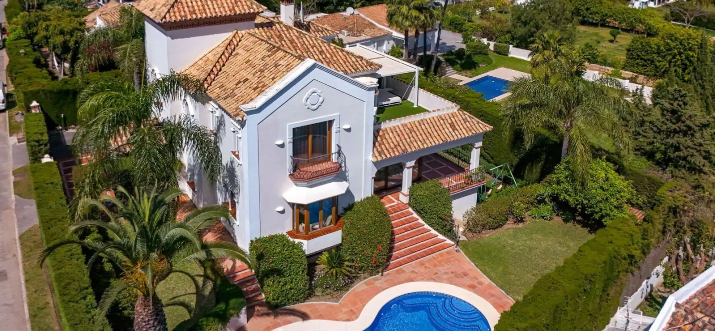 Sale of detached villa in Atalaya 1