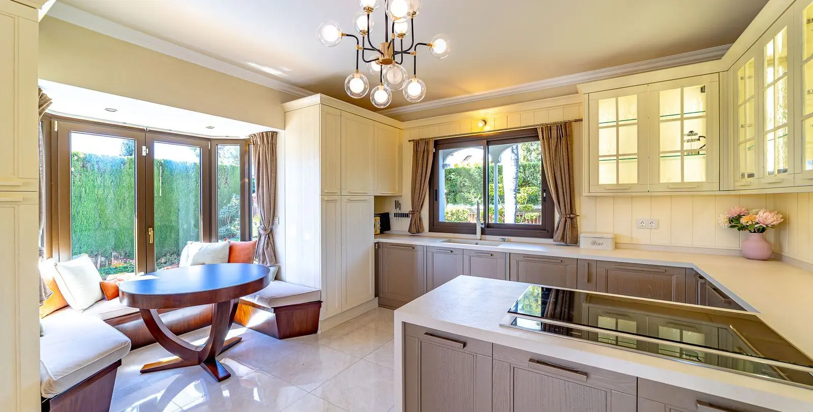 Sale of detached villa in Atalaya 9