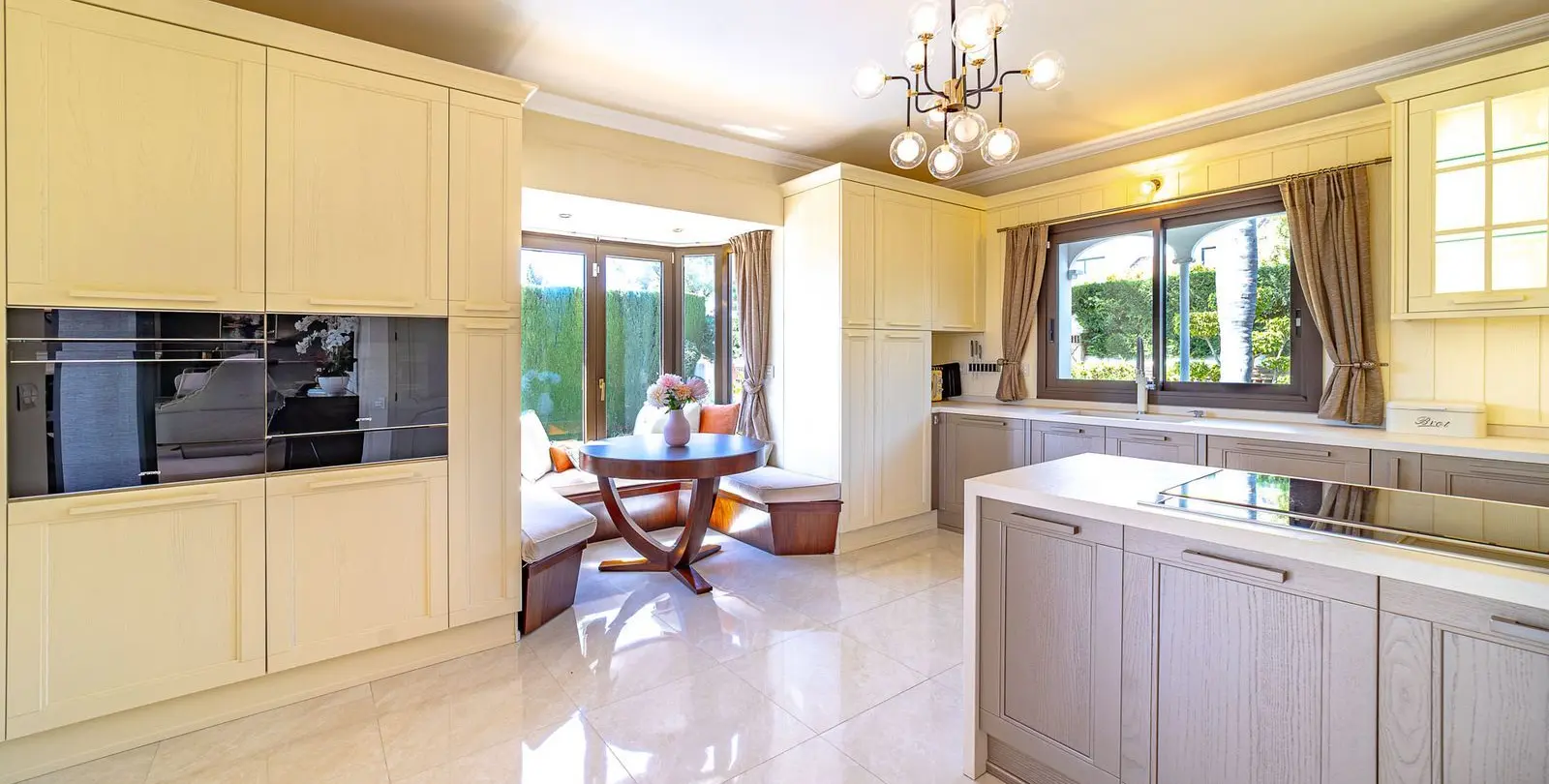 Sale of detached villa in Atalaya 12