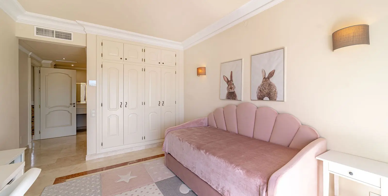 Sale of detached villa in Atalaya 31