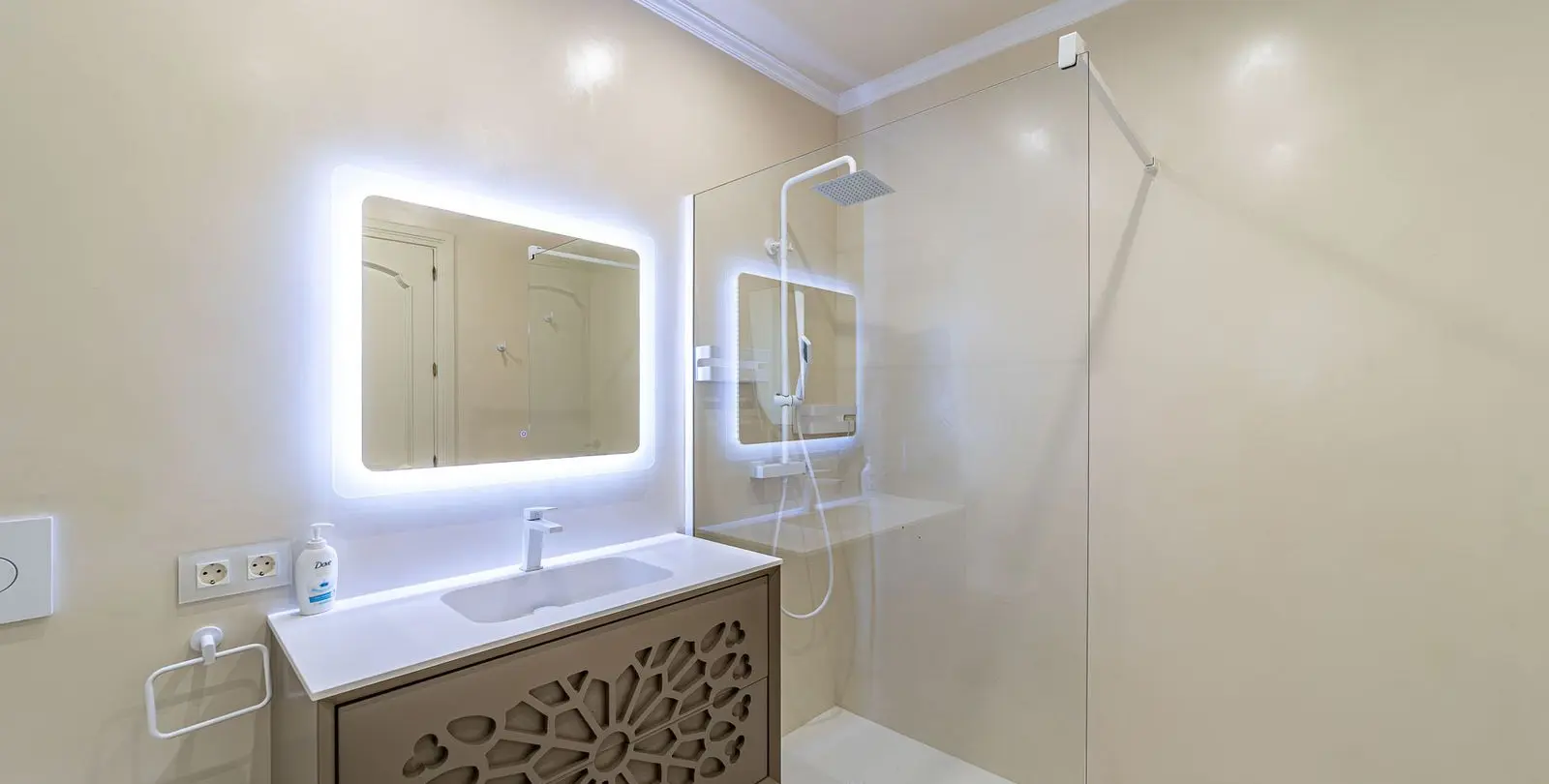 Sale of detached villa in Atalaya 32