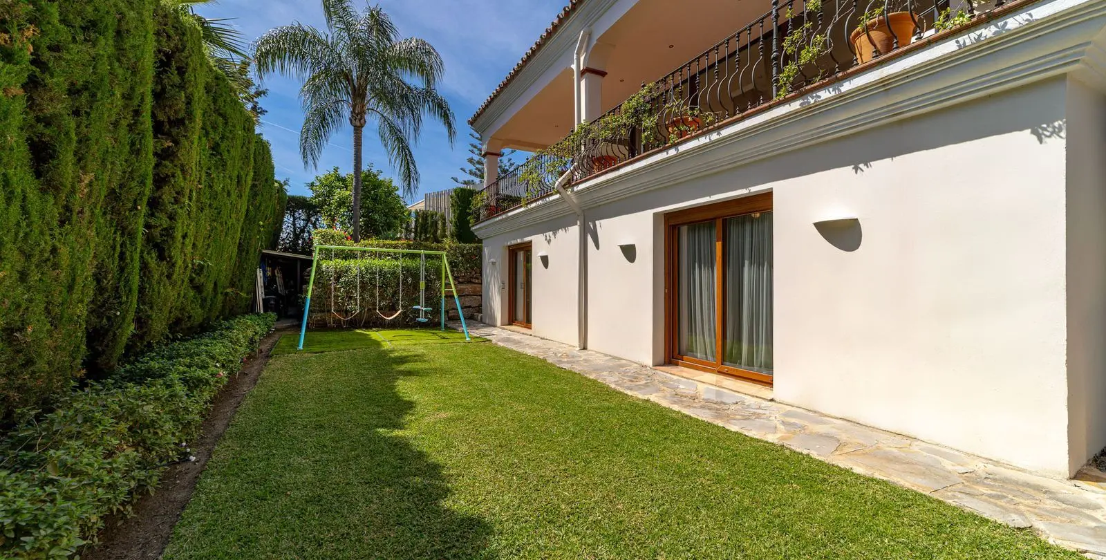 Sale of detached villa in Atalaya 36