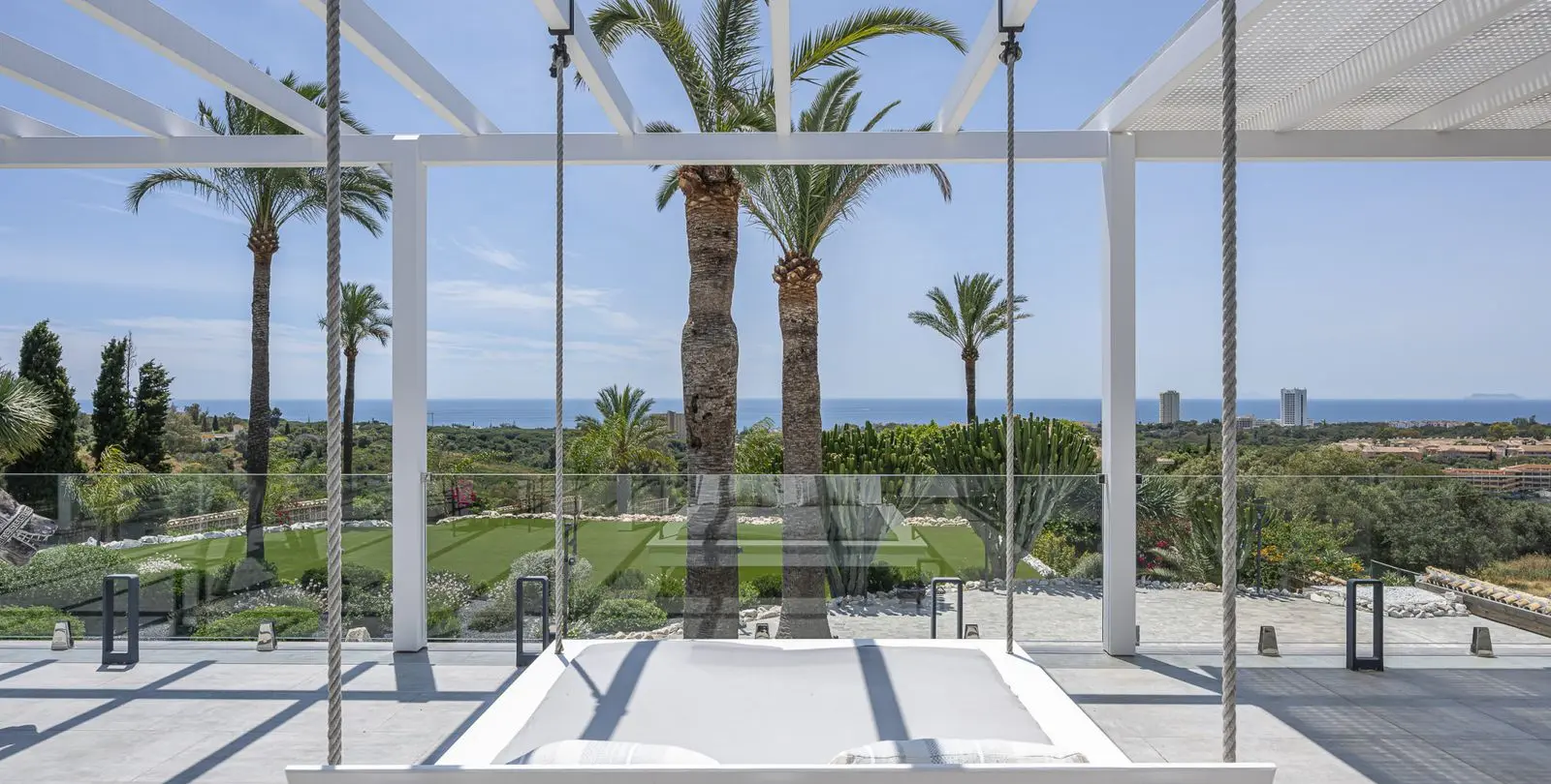 Sale of detached villa in Elviria 6