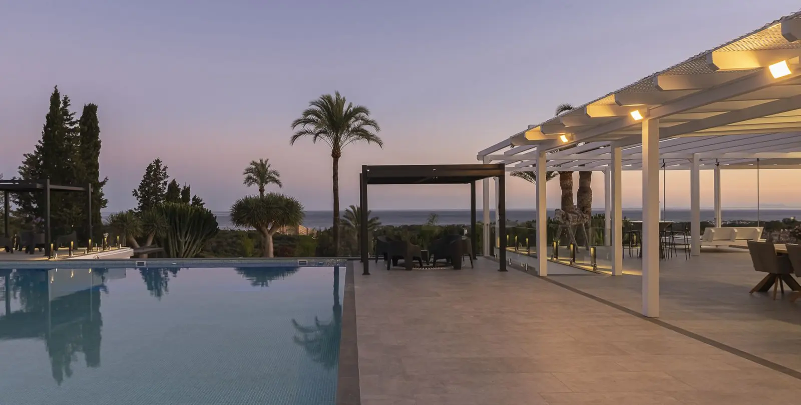 Sale of detached villa in Elviria 9