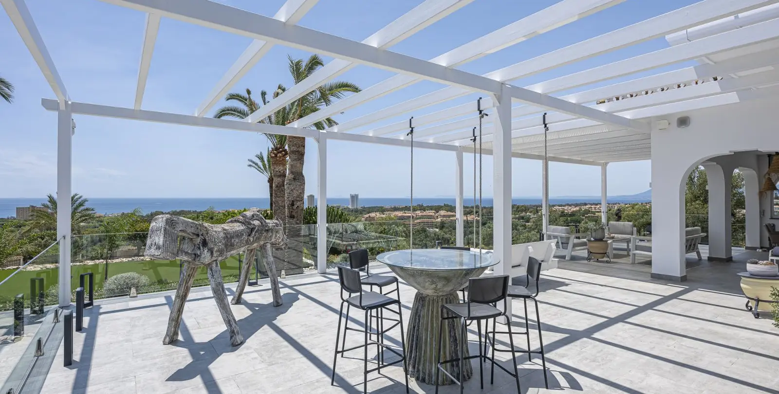 Sale of detached villa in Elviria 15
