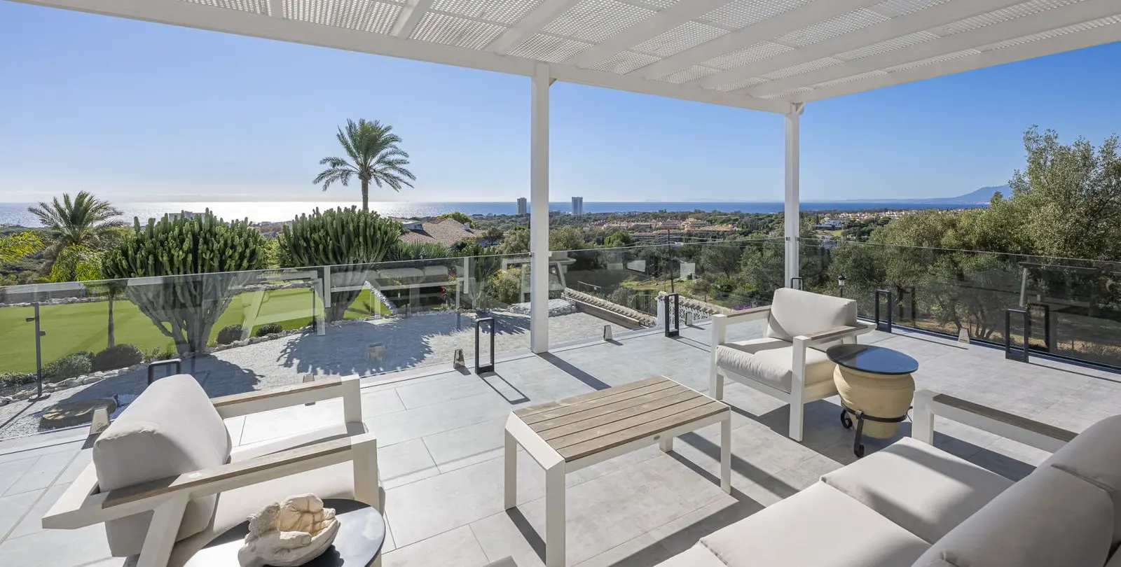 Sale of detached villa in Elviria 24