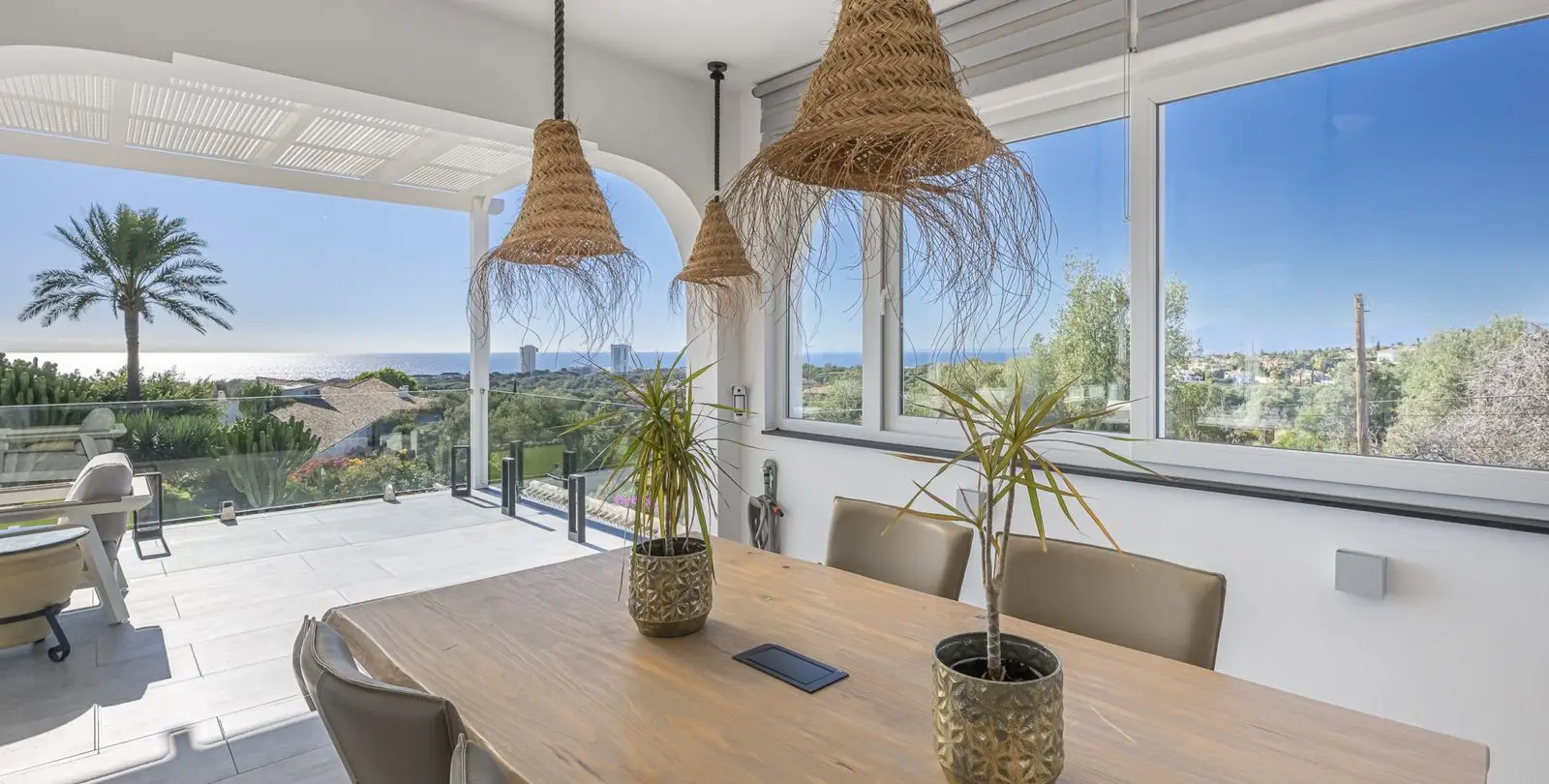 Sale of detached villa in Elviria 25