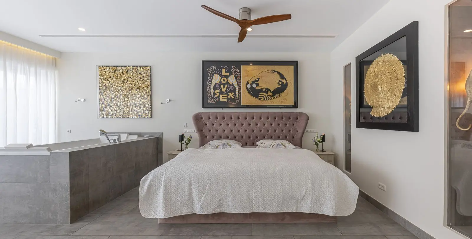 Sale of detached villa in Elviria 31