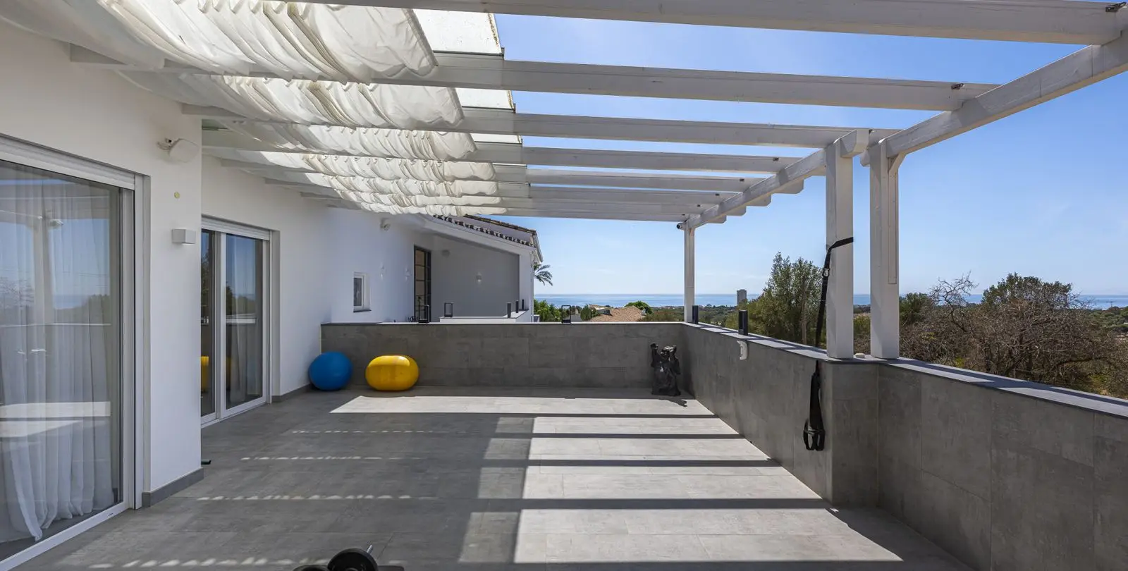Sale of detached villa in Elviria 32