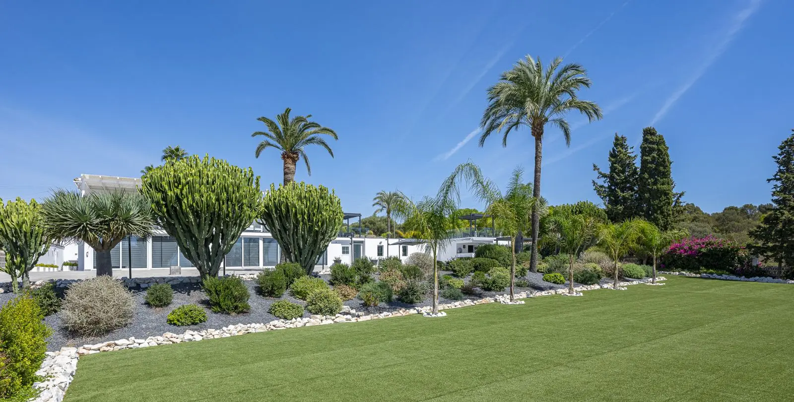Sale of detached villa in Elviria 38