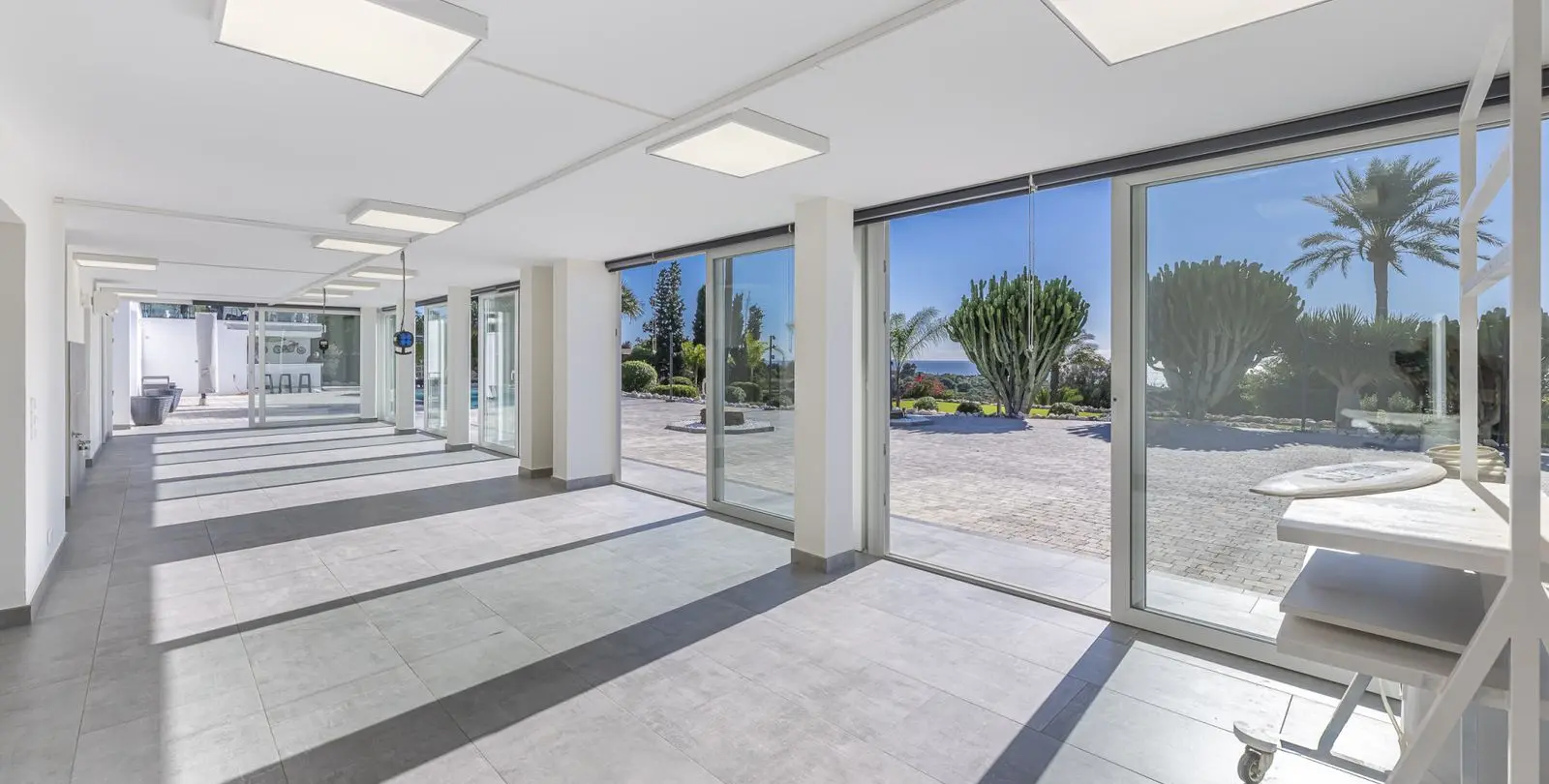 Sale of detached villa in Elviria 42