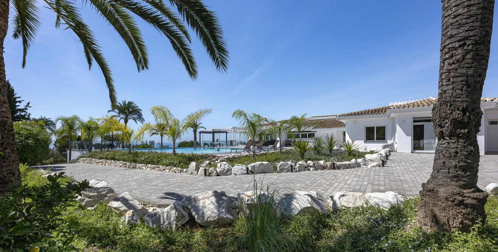 Sale of detached villa in Elviria 44