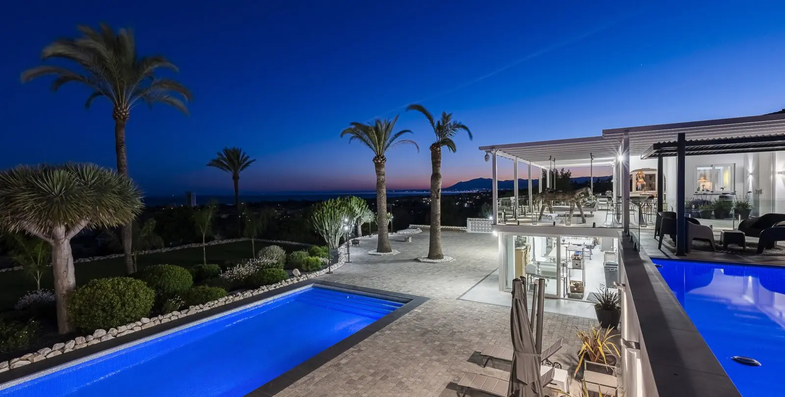 Sale of detached villa in Elviria 46