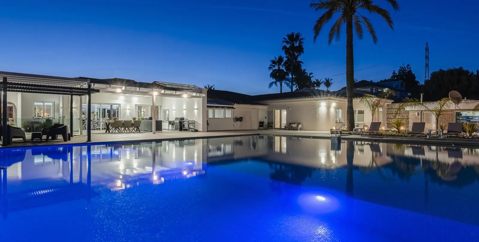 Sale of detached villa in Elviria 47