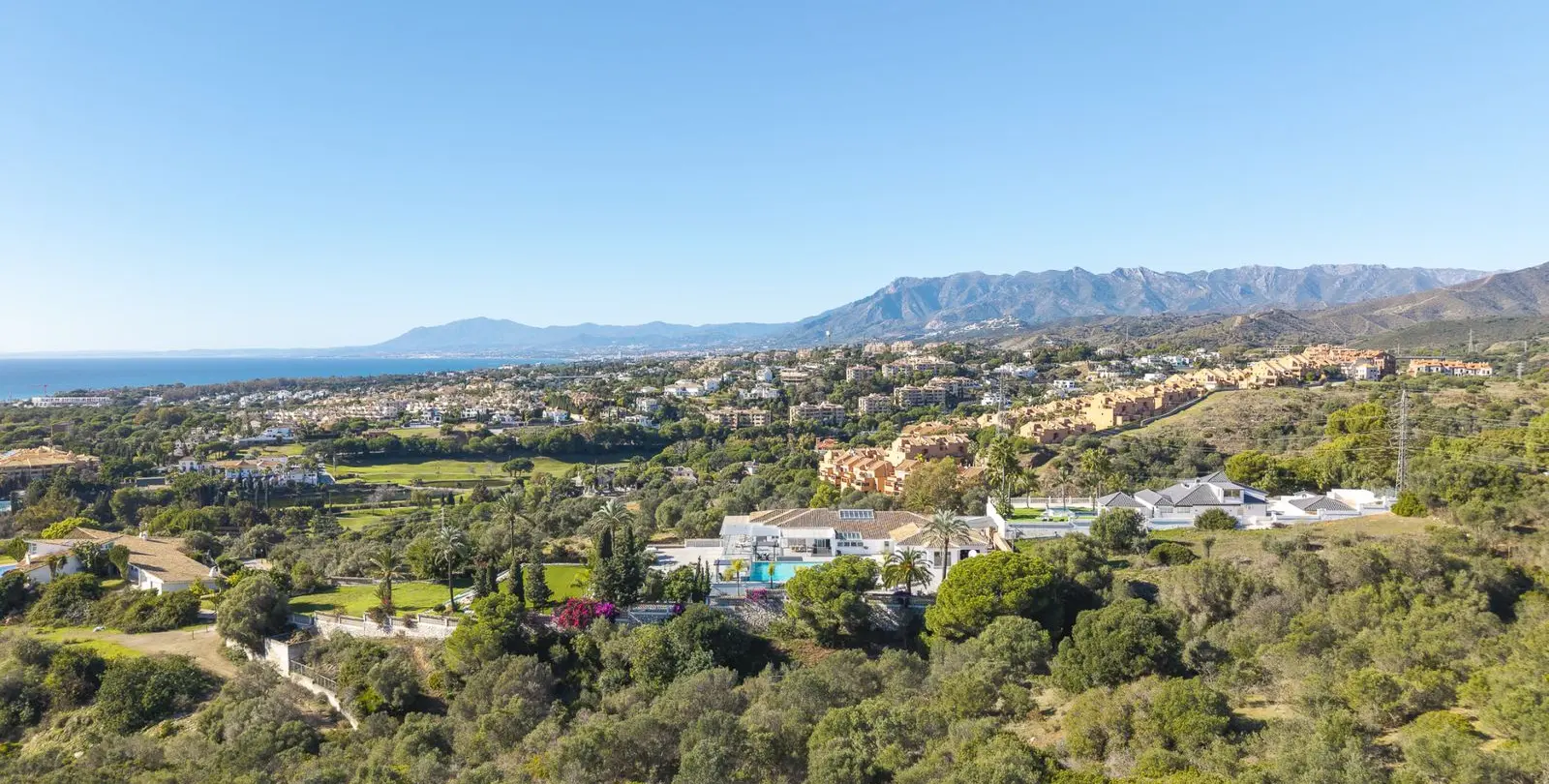 Sale of detached villa in Elviria 50