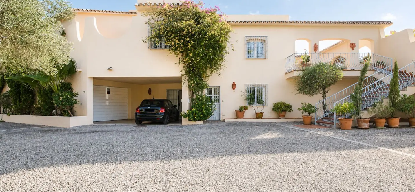 Sale of detached villa in La Quinta 1