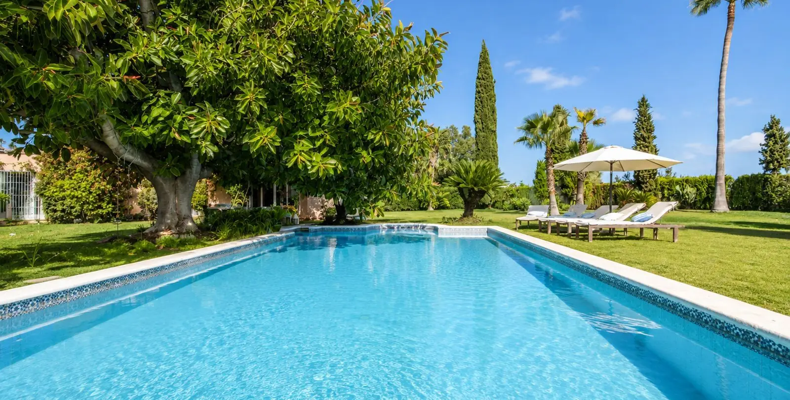 Sale of detached villa in La Quinta 3