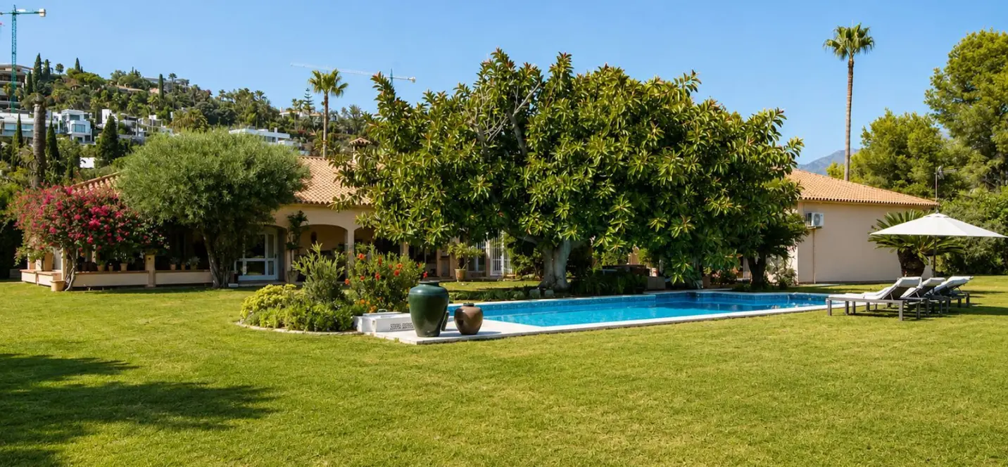 Sale of detached villa in La Quinta 3