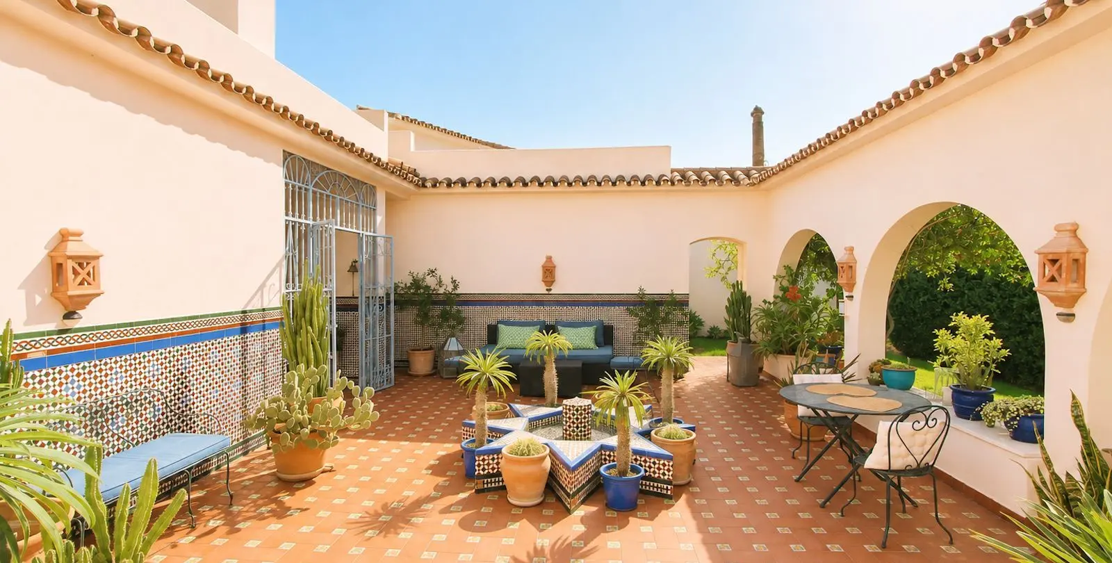 Sale of detached villa in La Quinta 33