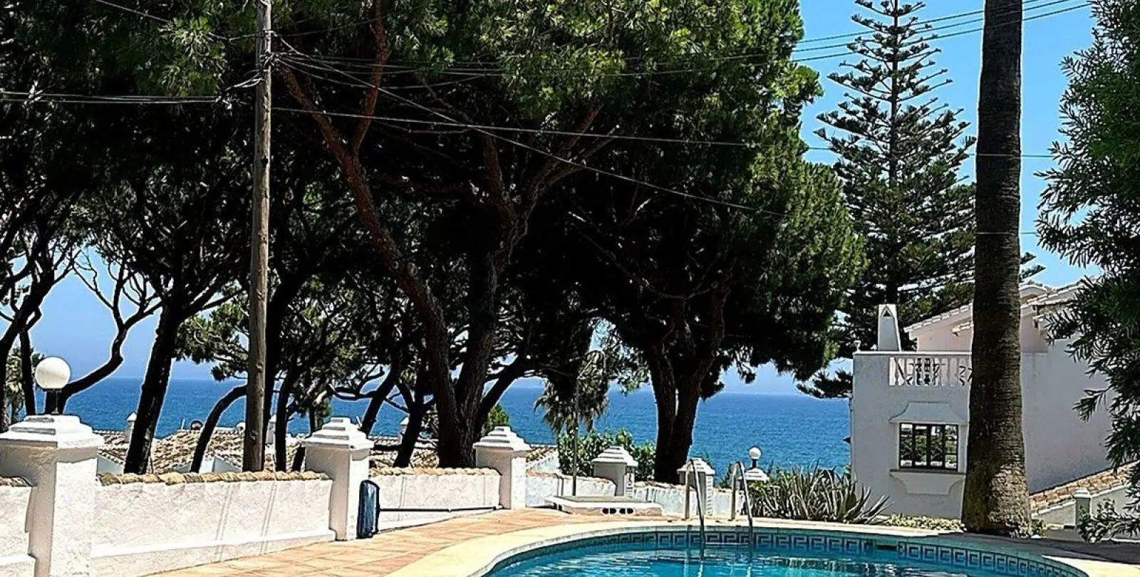 Sale of penthouse in Calahonda 1