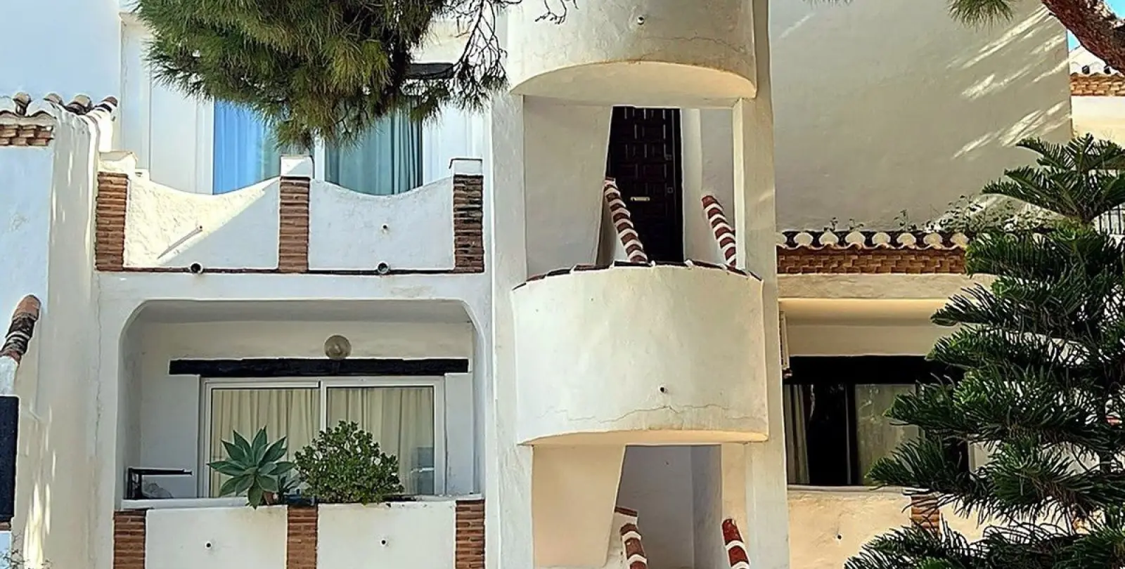 Sale of penthouse in Calahonda 2