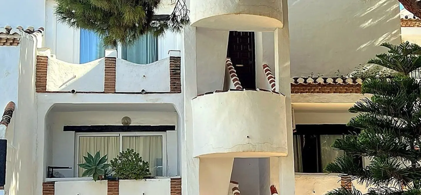 Sale of penthouse in Calahonda 1