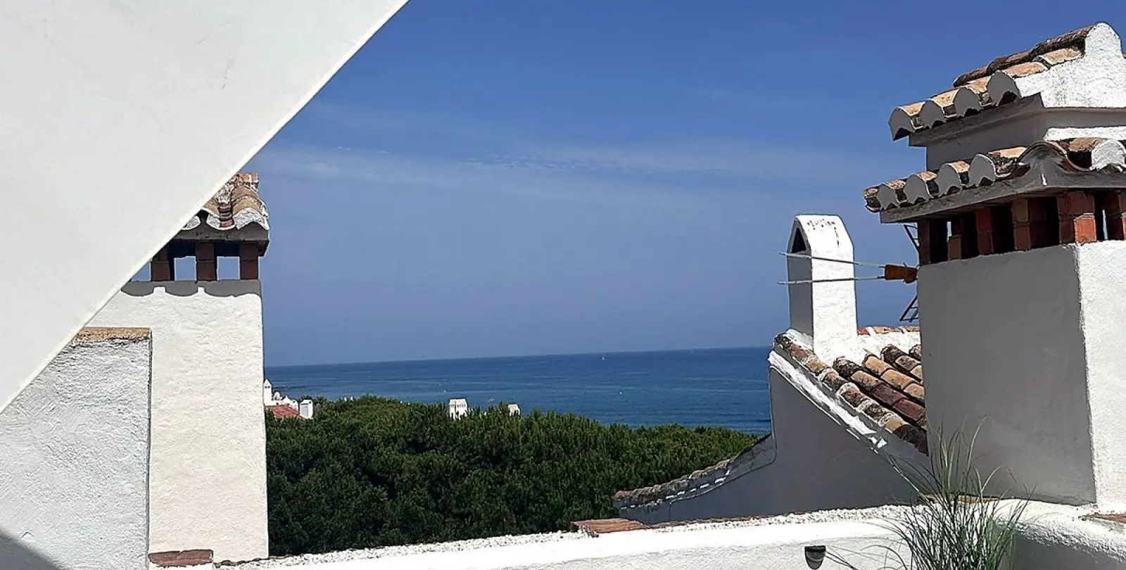 Sale of penthouse in Calahonda 3