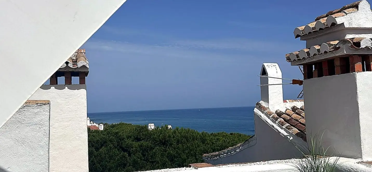 Sale of penthouse in Calahonda 2