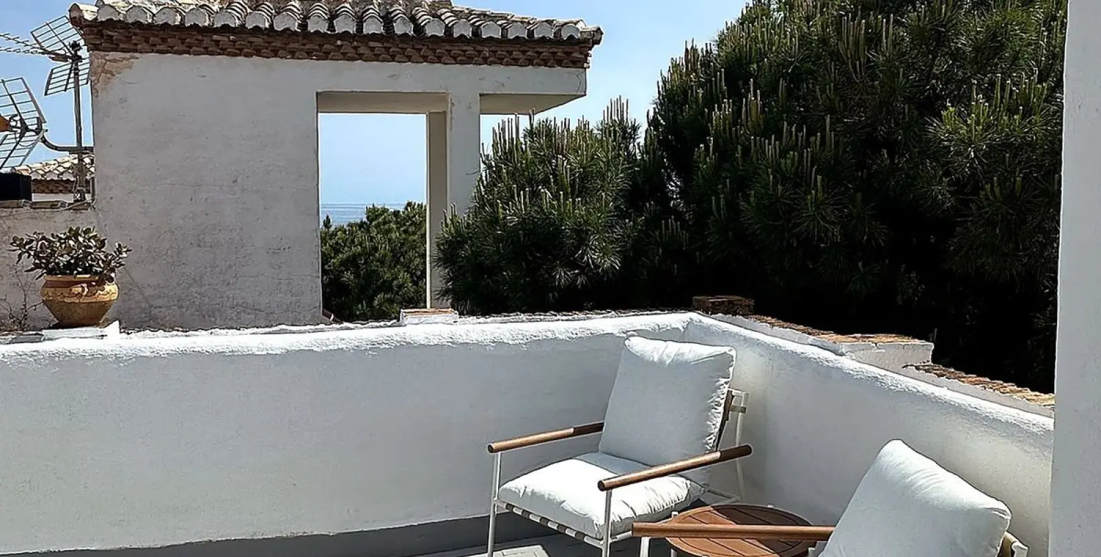 Sale of penthouse in Calahonda 4