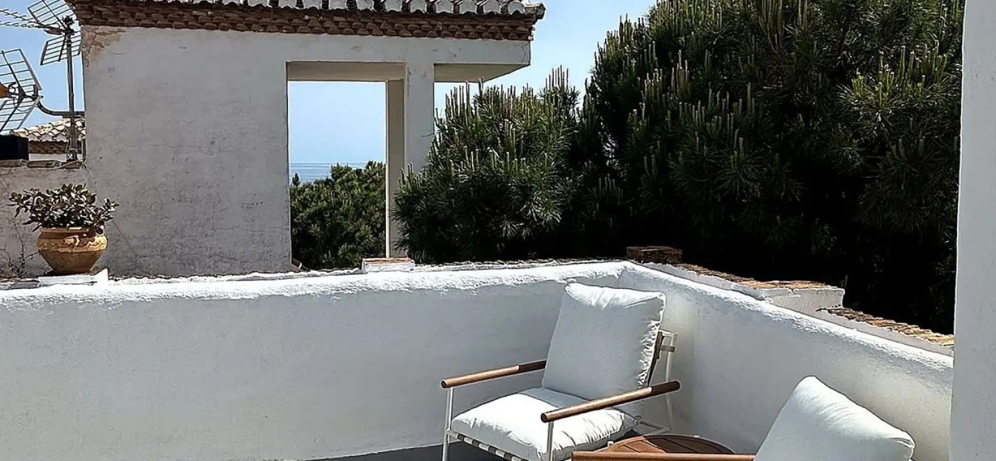 Sale of penthouse in Calahonda 3