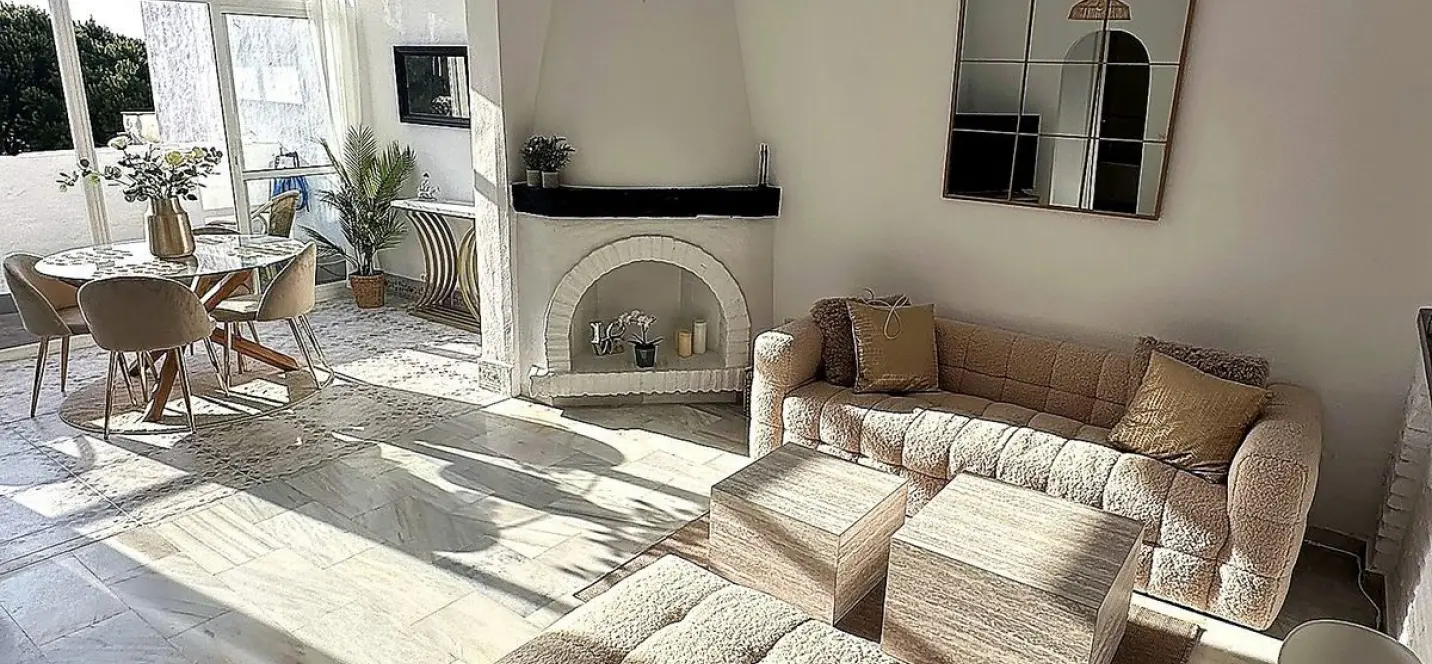 Sale of penthouse in Calahonda 4