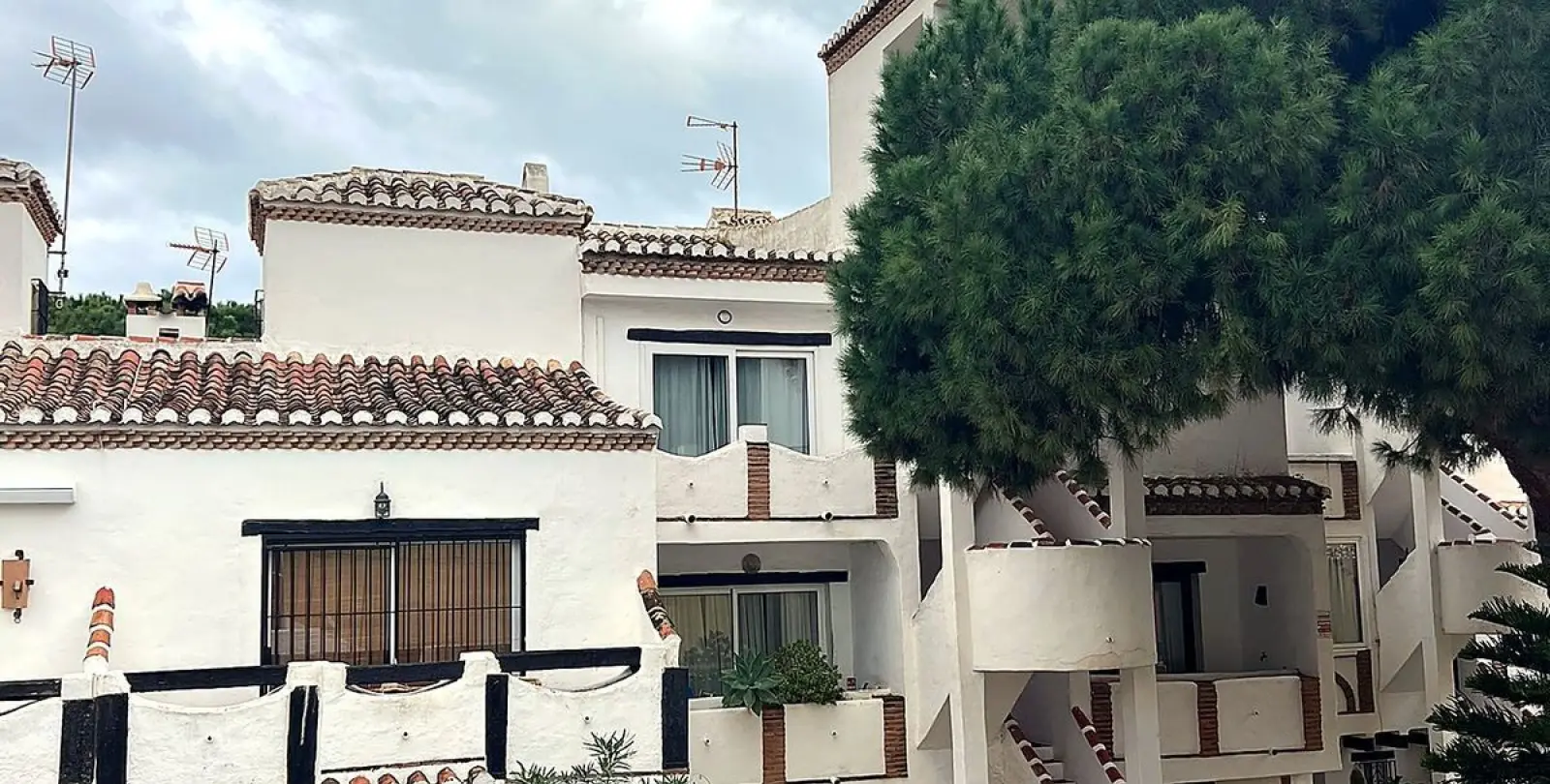 Sale of penthouse in Calahonda 19