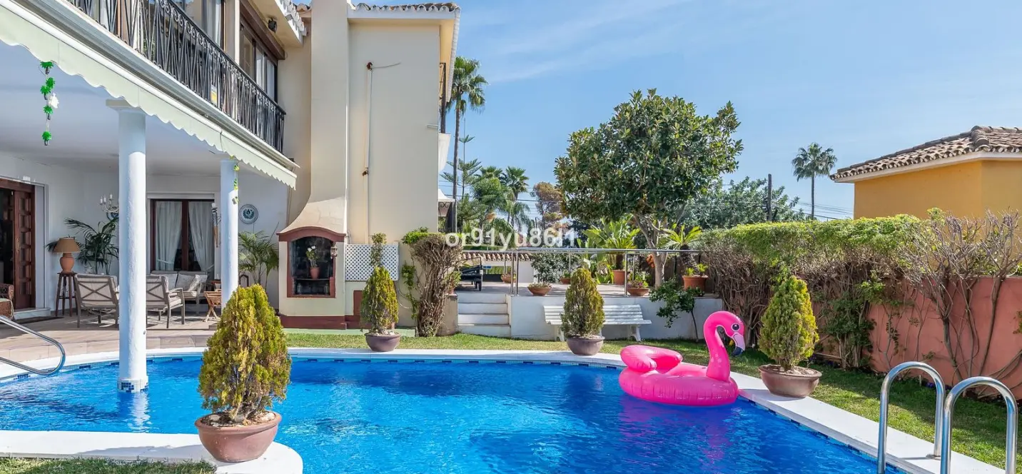 Sale of detached villa in The Golden Mile 0