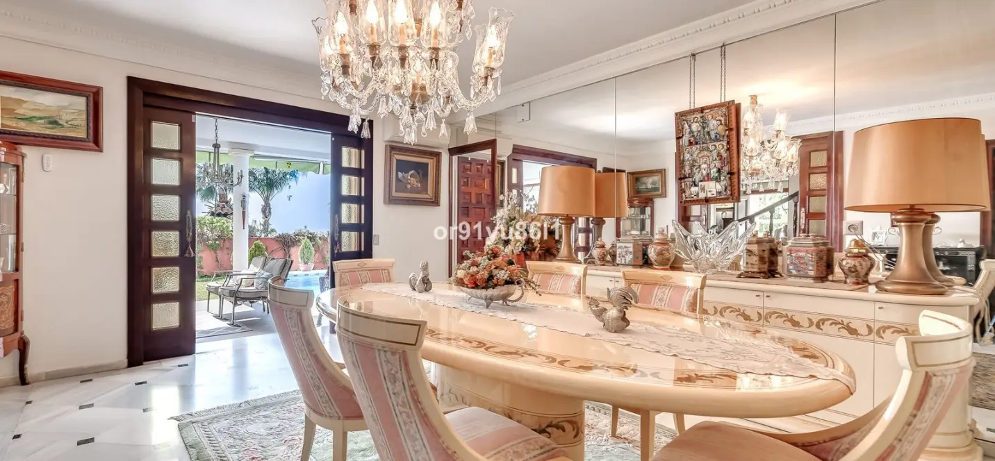 Sale of detached villa in The Golden Mile 3