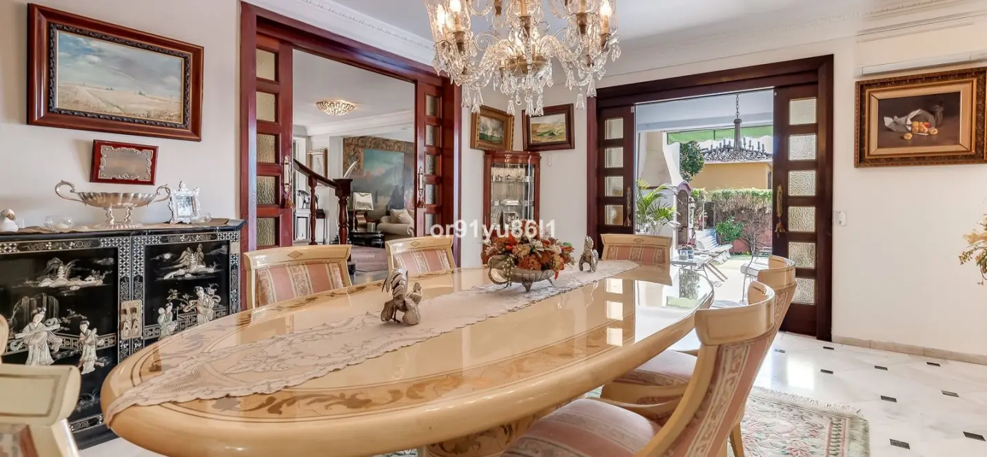 Sale of detached villa in The Golden Mile 4