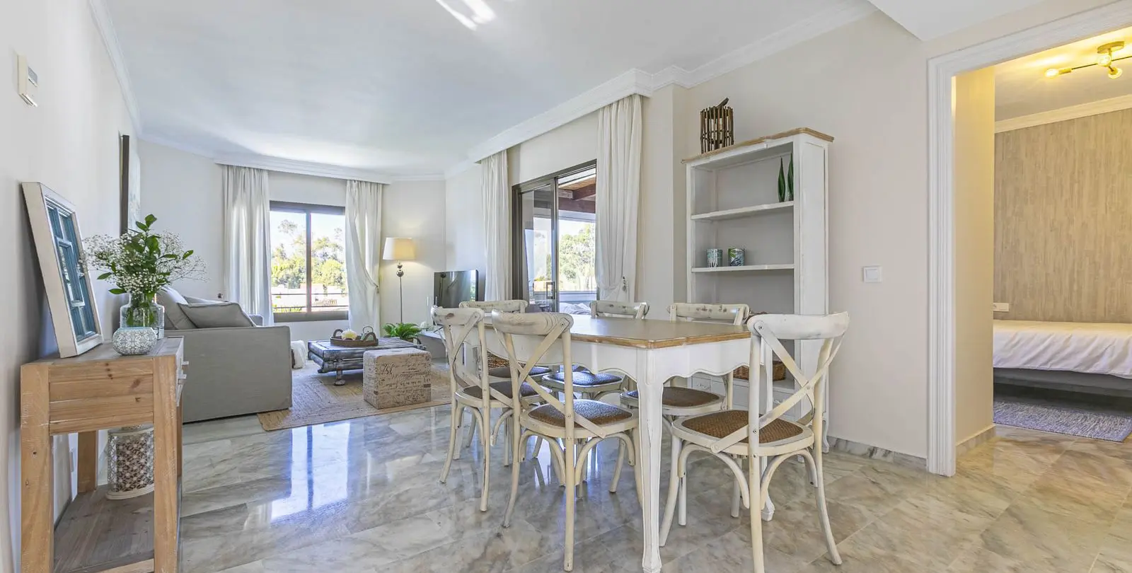 Продажа двухуровневого пентхауса в Elviria 4