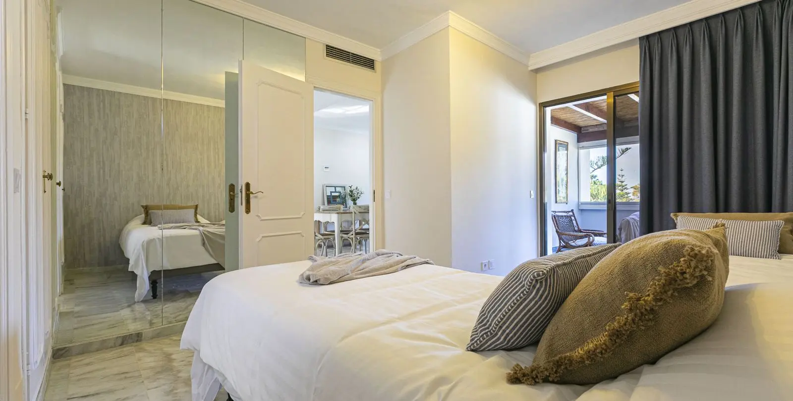 Продажа двухуровневого пентхауса в Elviria 5