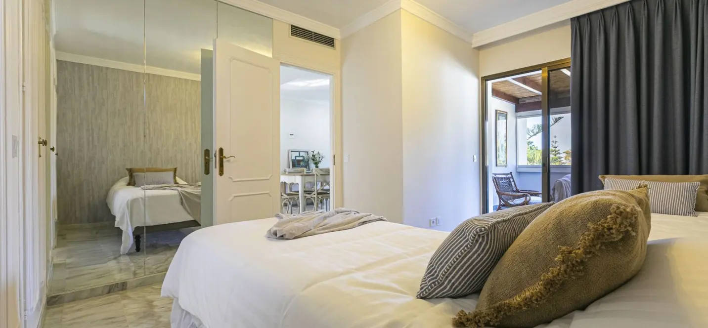 Sale of penthouse duplex in Elviria 4