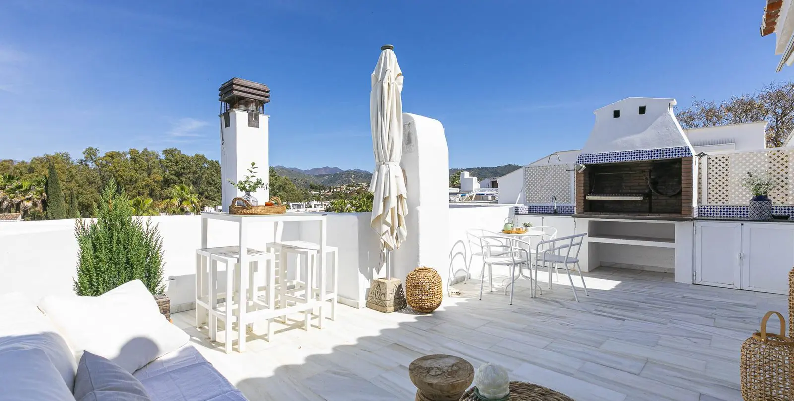 Продажа двухуровневого пентхауса в Elviria 12