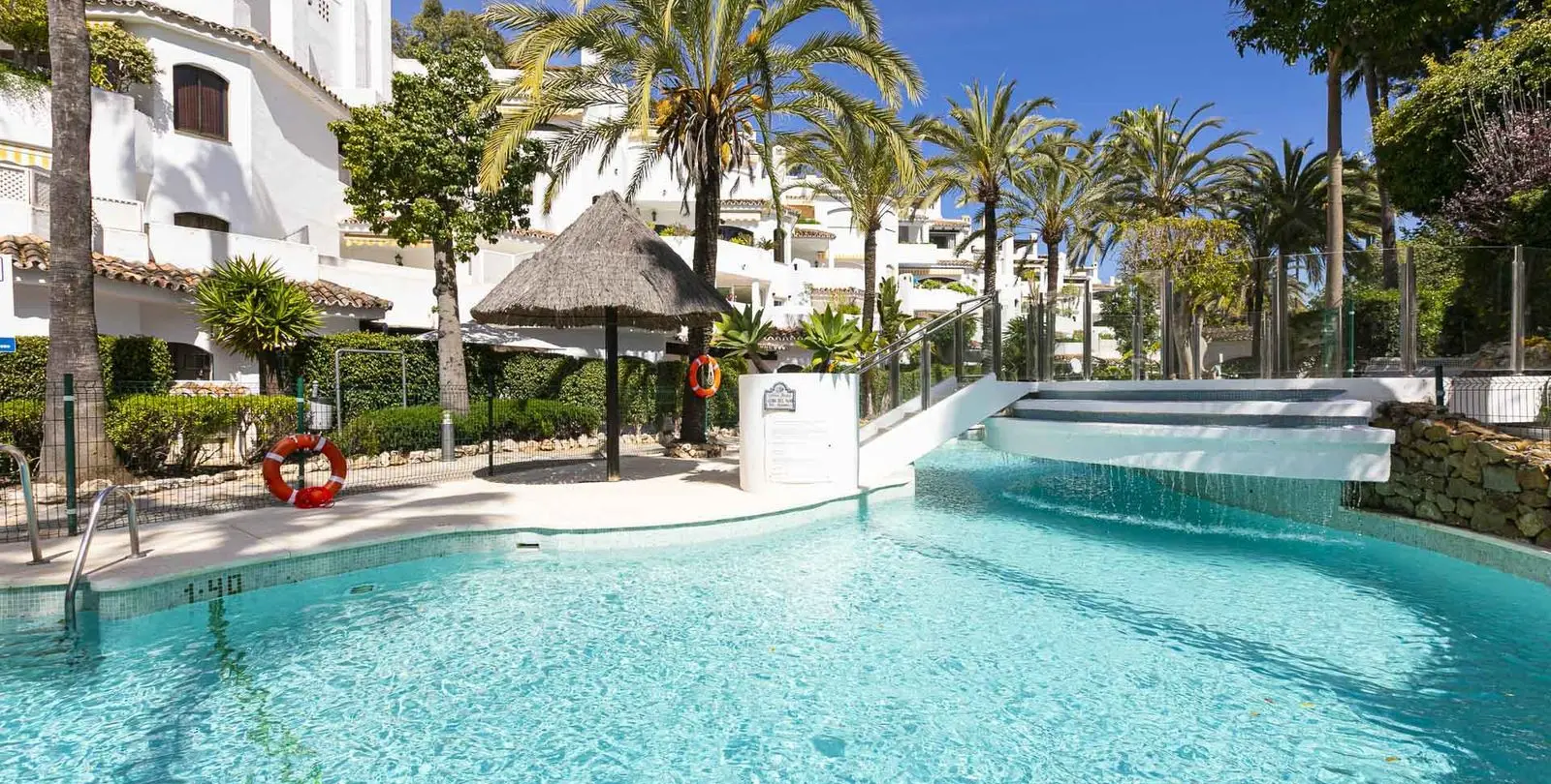 Продажа двухуровневого пентхауса в Elviria 13