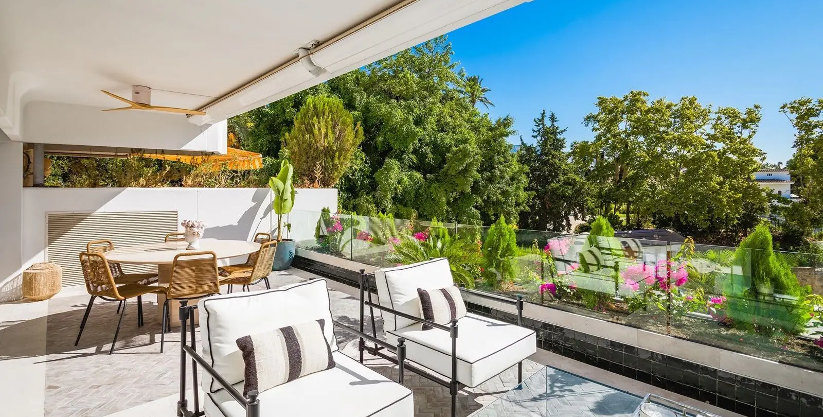 Продажа апартаментов на среднем этаже в The Golden Mile 6