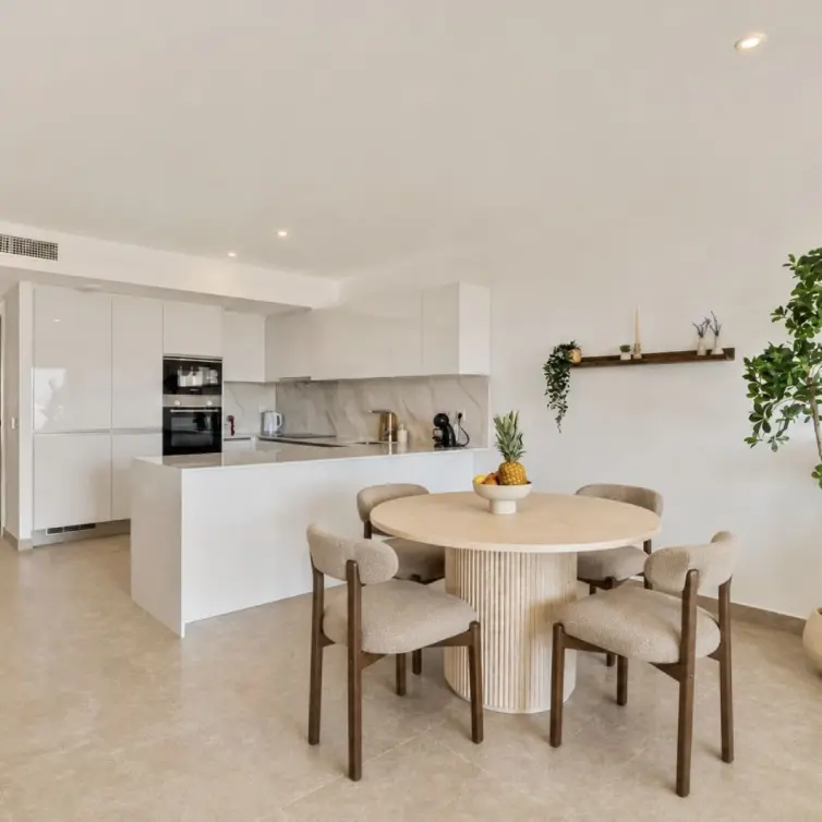 Sale of middle floor apartment in Estepona