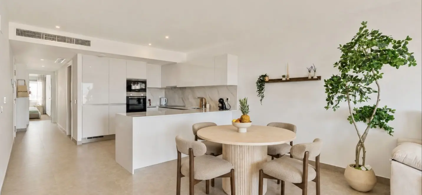 Sale of middle floor apartment in Estepona 0