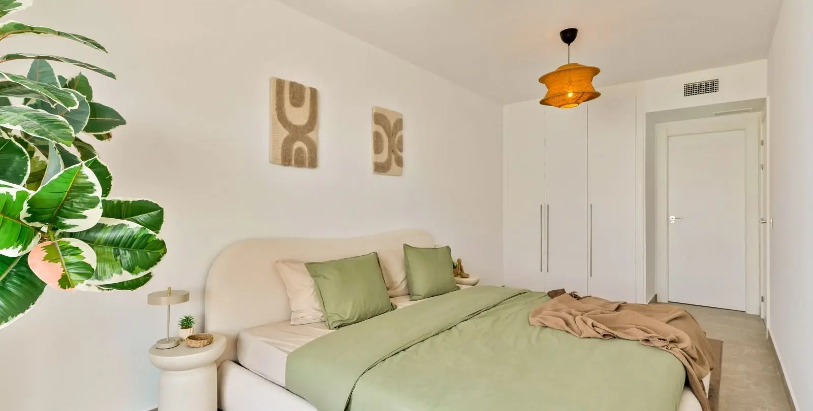 Sale of middle floor apartment in Estepona 5