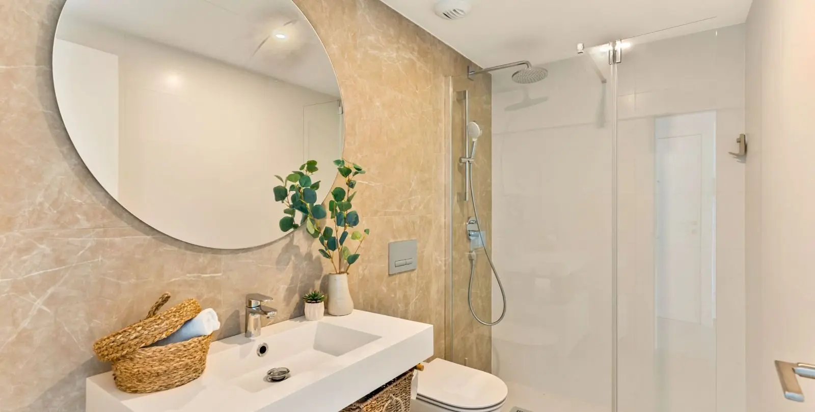 Sale of middle floor apartment in Estepona 8