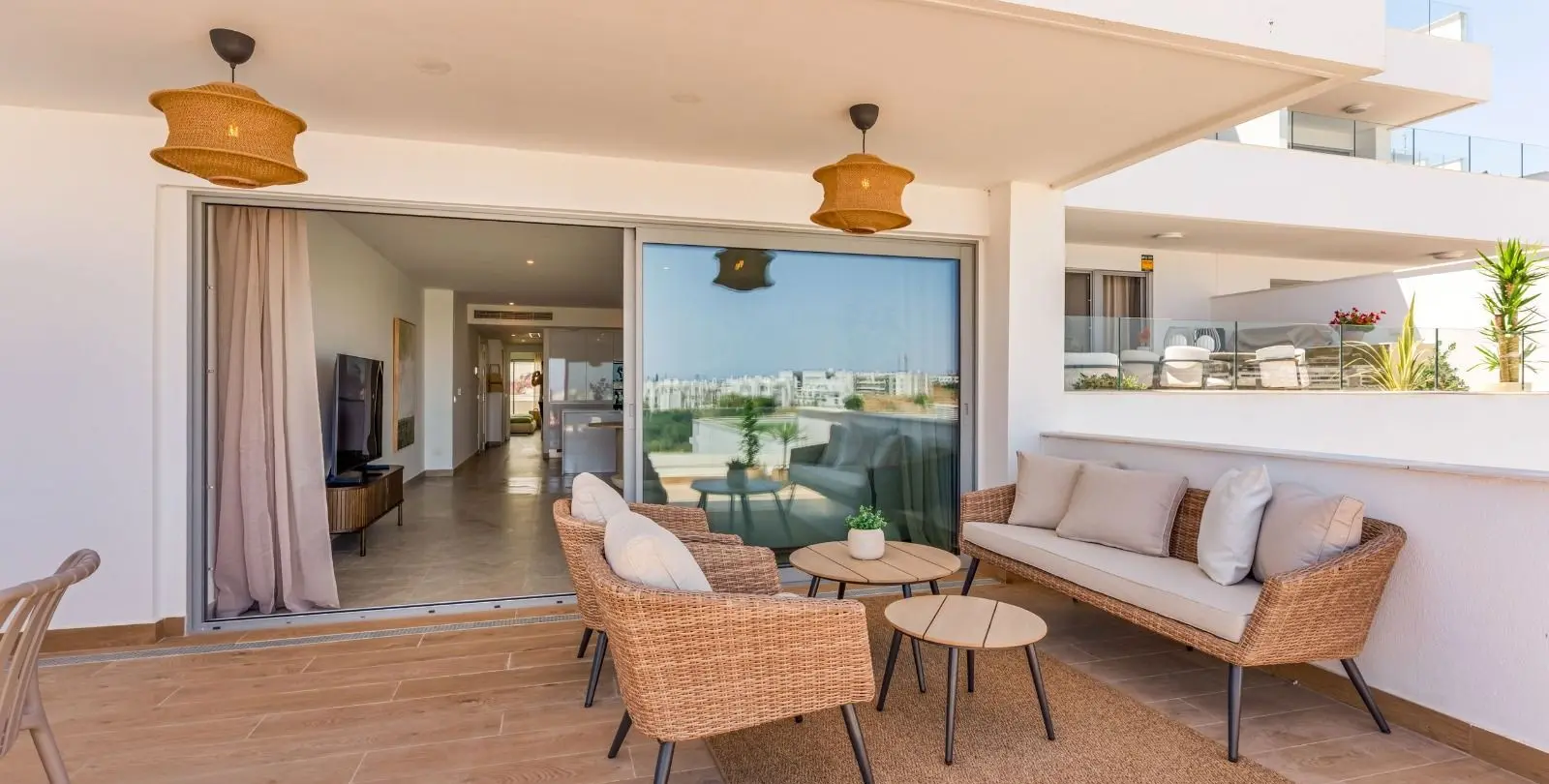 Sale of middle floor apartment in Estepona 10