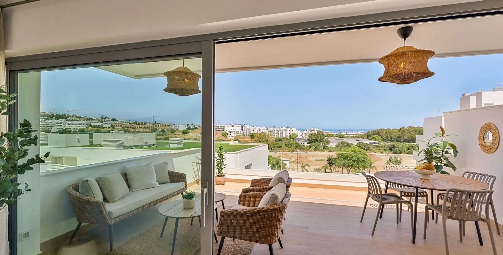Sale of middle floor apartment in Estepona 12